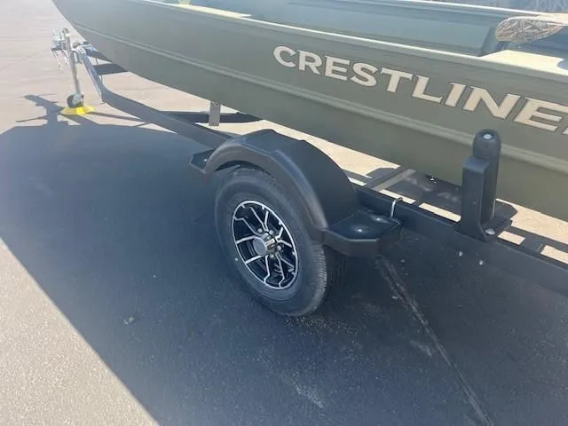 Slide: The Image of Crestliner C1546T 2025 - 3