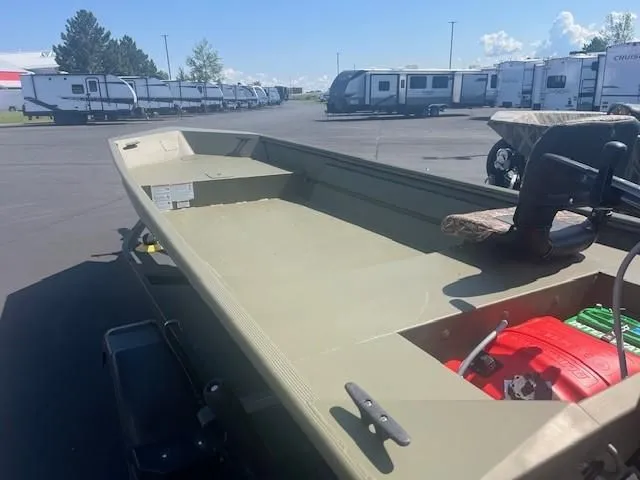 Slide: The Image of Crestliner C1546T 2025 - 5