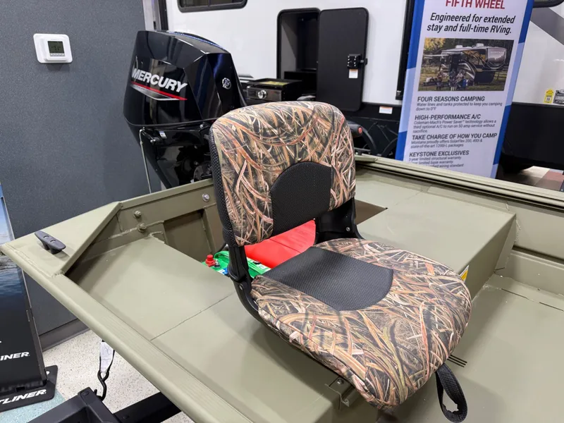 Slide: The Image of Crestliner C1546T 2025 - 7