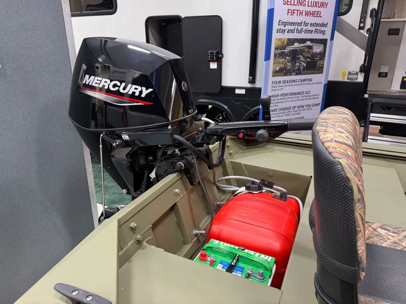 Slide: The Image of Crestliner C1546T 2025 - 8