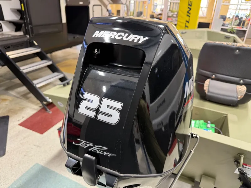 Slide: The Image of Crestliner C1546T 2025 - 9