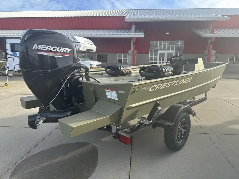 Slide: The Image of Crestliner CRESTLINER 1660 Retriever Side Console 2025 - 3