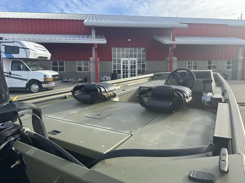 Slide: The Image of Crestliner CRESTLINER 1660 Retriever Side Console 2025 - 6