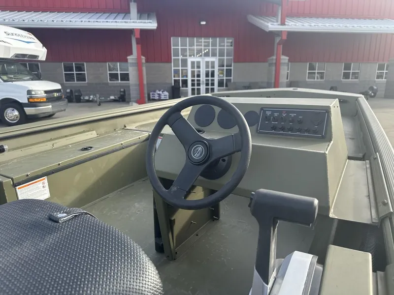 Slide: The Image of Crestliner CRESTLINER 1660 Retriever Side Console 2025 - 7