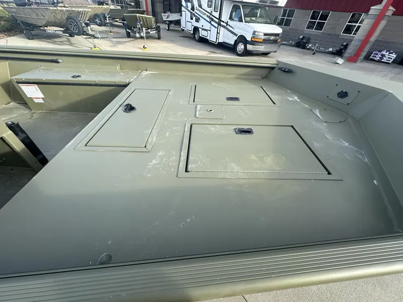 Slide: The Image of Crestliner CRESTLINER 1660 Retriever Side Console 2025 - 8