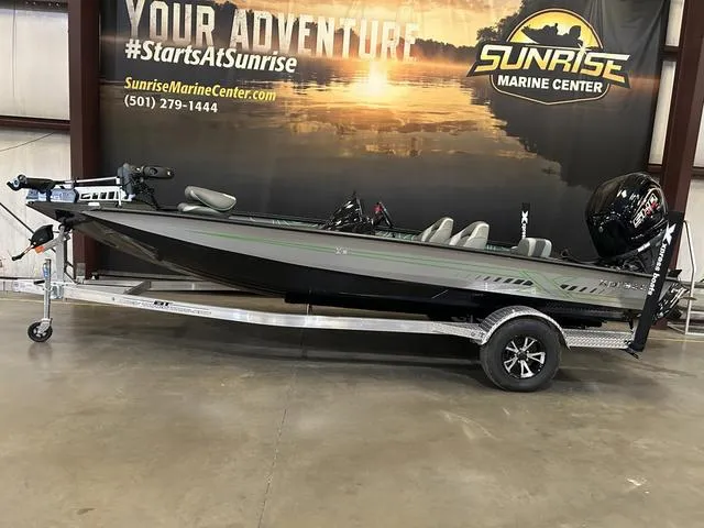 Slide: The Image of Xpress X19 Pro Bass W/Yamaha 200 "SHO" 2025 - 1