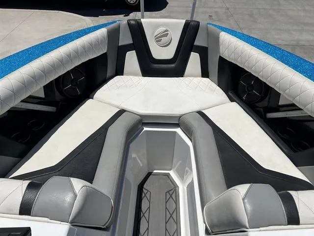 Slide: The Image of Tigé 23ZX 2022 - 12