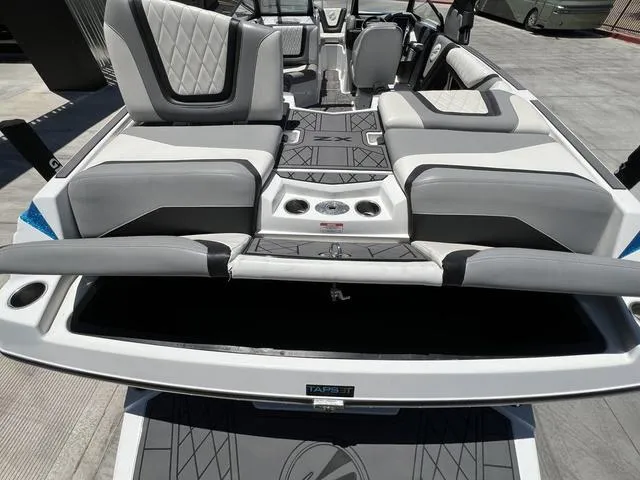 Slide: The Image of Tigé 23ZX 2022 - 13