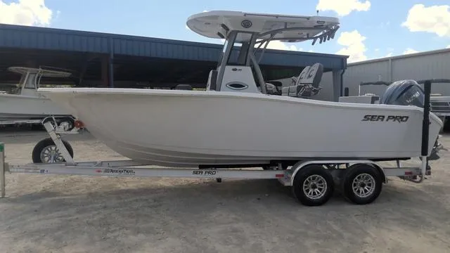 Slide: The Image of Sea Pro 242 Center Console 2025 - 3