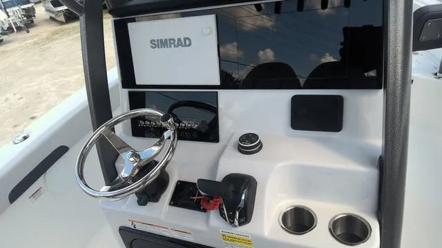 Slide: The Image of Sea Pro 242 Center Console 2025 - 5