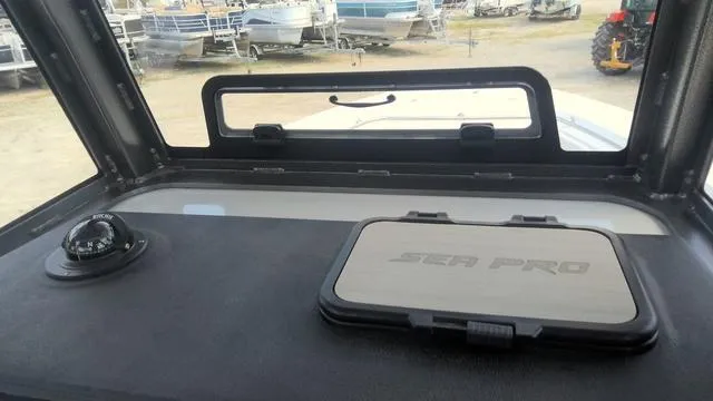 Slide: The Image of Sea Pro 242 Center Console 2025 - 6