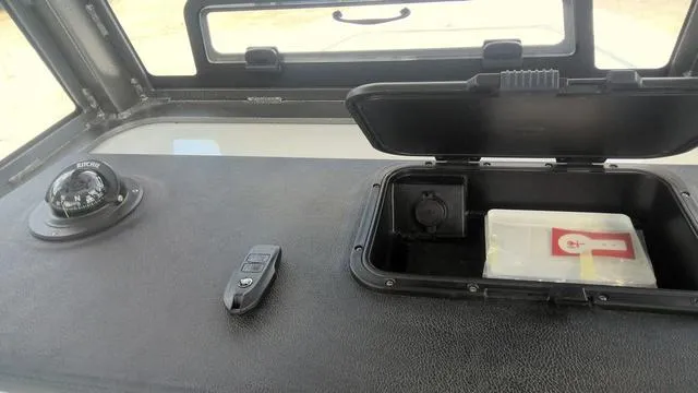 Slide: The Image of Sea Pro 242 Center Console 2025 - 7