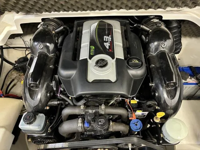 Slide: The Image of 2013 Tahoe Q5i SF engine, 4.3L V6, detailed view. - 10