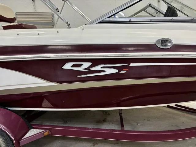 Slide: The Image of 2013 Tahoe Q5i SF boat with maroon and white exterior detailing. - 21