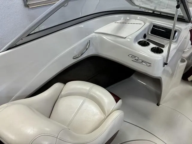 Slide: The Image of Interior of 2013 Tahoe Q5i SF boat with white seating and dashboard. - 7