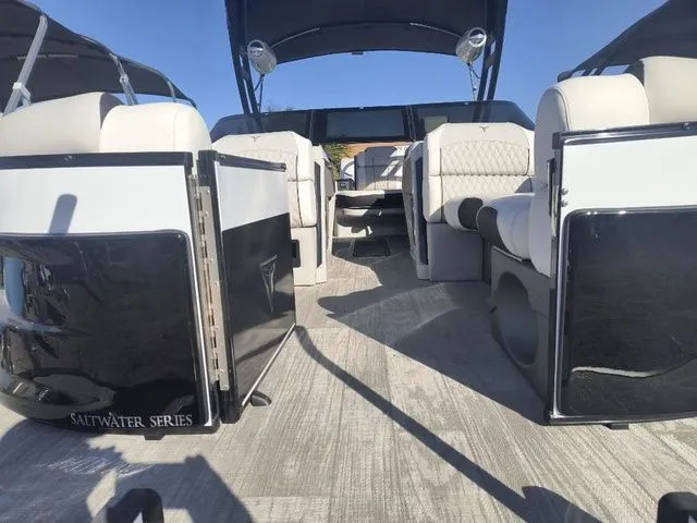 Slide: The Image of Tahoe Grand Tahoe LTD Versatile Rear Bench Windshield 25 2025 - 12