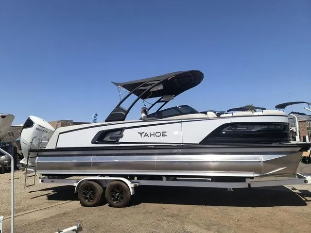 Slide: The Image of Tahoe Grand Tahoe LTD Versatile Rear Bench Windshield 25 2025 - 5