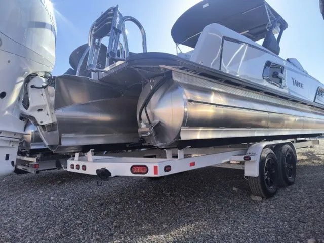 Slide: The Image of Tahoe Grand Tahoe LTD Versatile Rear Bench Windshield 25 2025 - 8