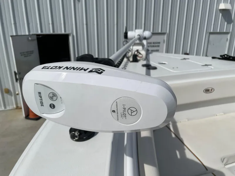 Slide: The Image of Minn Kota Riptide motor on 2022 Sea Hunt Gamefish 25 boat. - 25