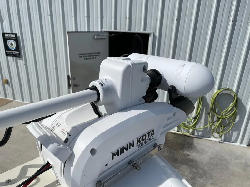 Slide: The Image of Minn Kota Terrova trolling motor on 2022 Sea Hunt Gamefish 25 boat. - 26