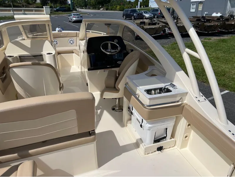 Slide: The Image of Scout 240 Dorado 2025 - 12