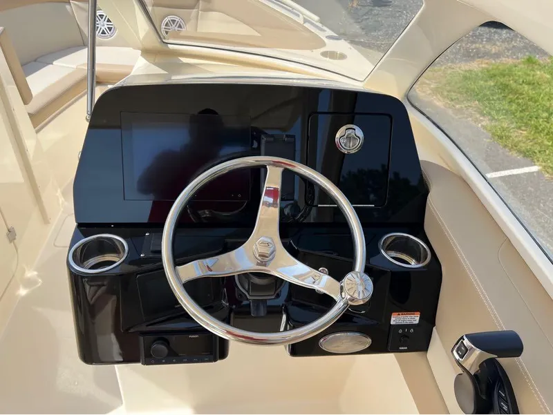 Slide: The Image of Scout 240 Dorado 2025 - 13