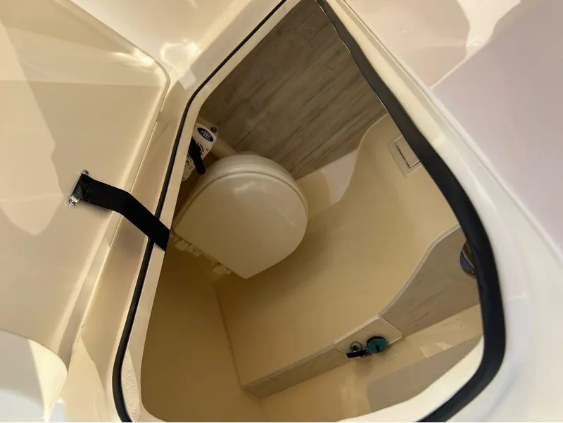 Slide: The Image of Scout 240 Dorado 2025 - 15