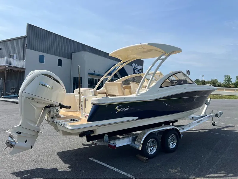 Slide: The Image of Scout 240 Dorado 2025 - 16