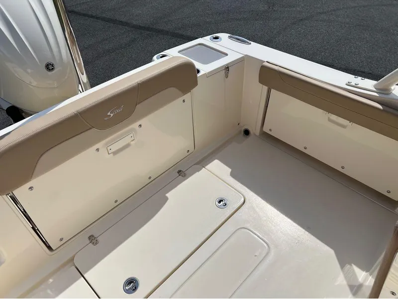 Slide: The Image of Scout 240 Dorado 2025 - 3