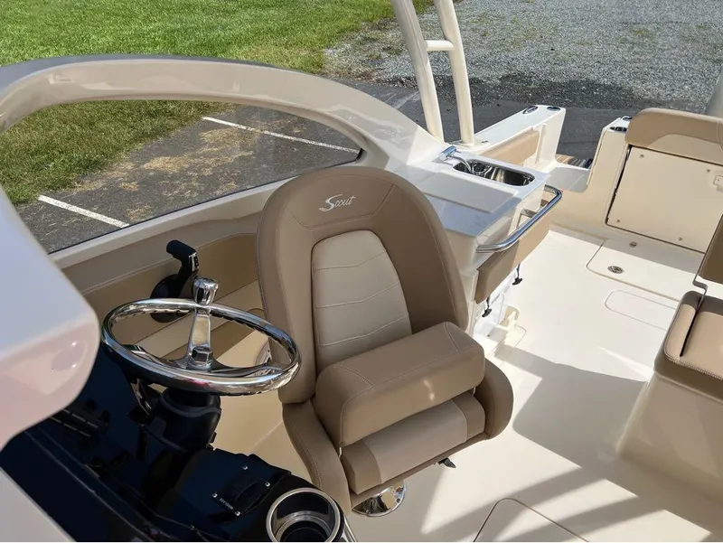 Slide: The Image of Scout 240 Dorado 2025 - 4