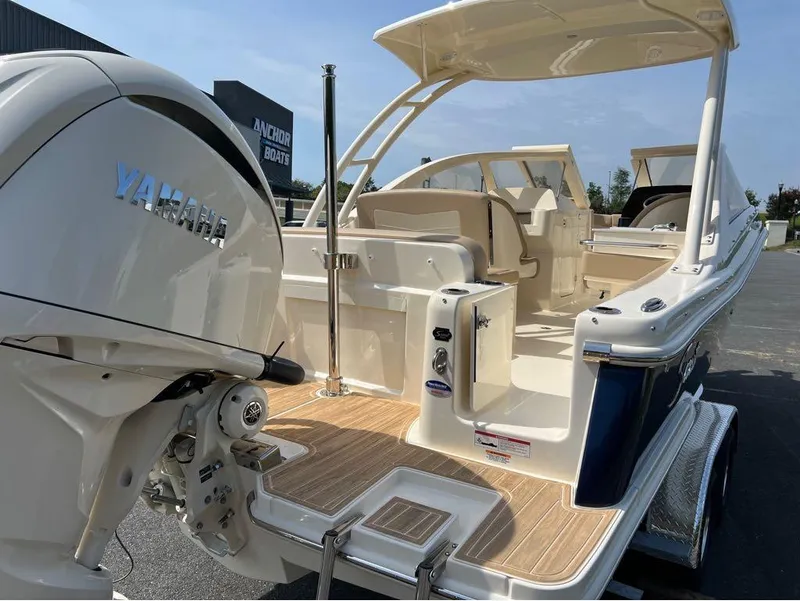 Slide: The Image of Scout 240 Dorado 2025 - 5