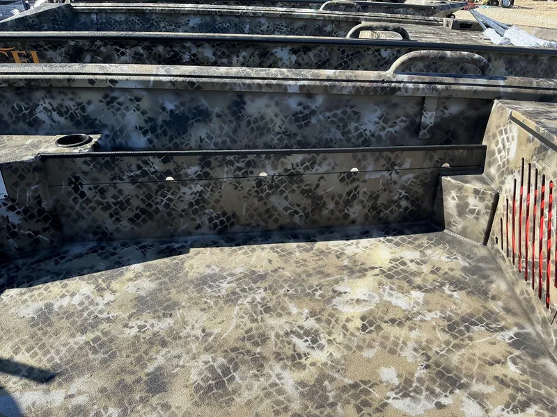 Slide: The Image of Excel Viper F4 1554 ECLIPSE 2025 boat interior with camouflage pattern. - 4