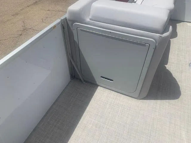 Slide: The Image of SunCatcher Select 22RC 2023 - 17