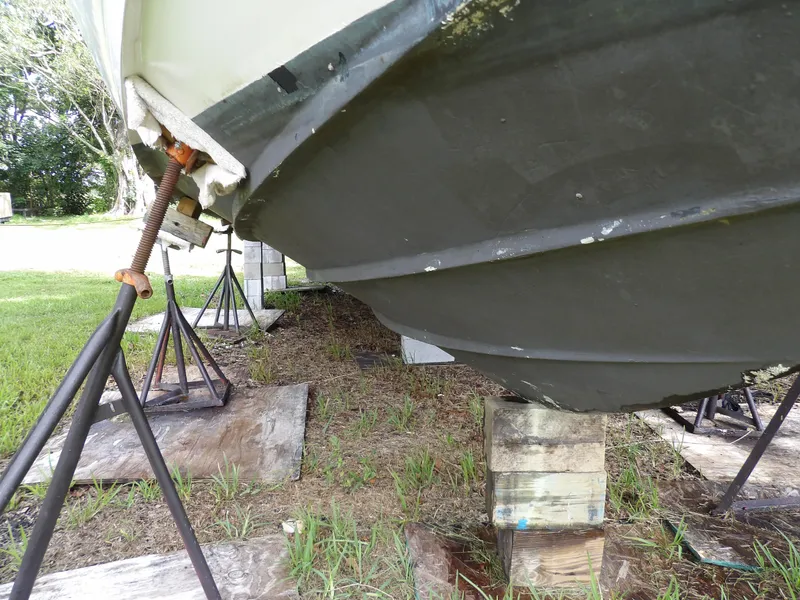 Slide: The Image of 2005 Sea Ray 360 Sundancer boat hull on stands, grassy area. - 11