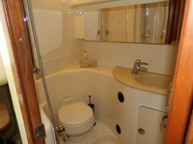 Slide: The Image of Sea Ray 360 Sundancer 2005 - 62