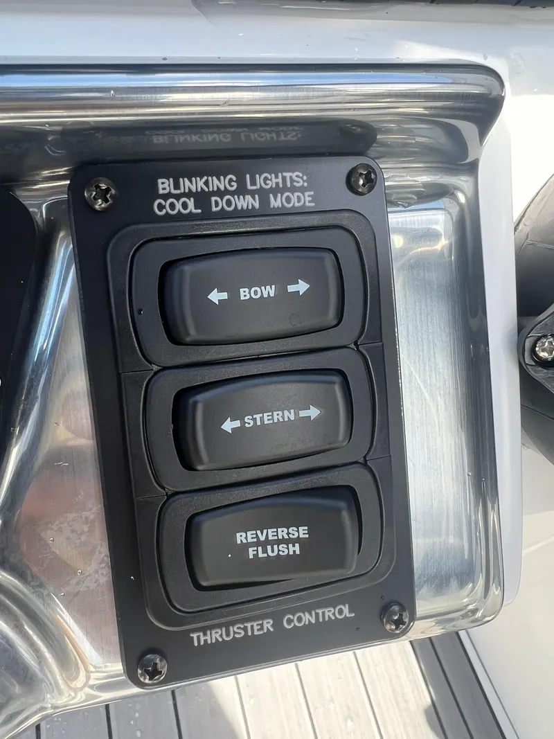 Slide: The Image of Control panel for 2025 JC 26 SportToon TT DSL boat thruster system. - 22