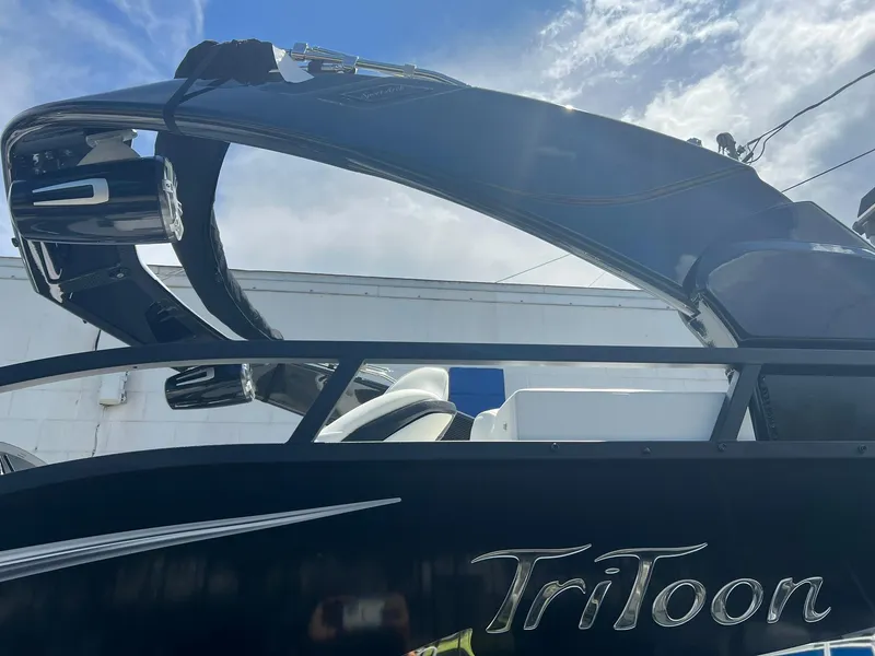 Slide: The Image of 2025 JC 26 SportToon TT DSL boat, sleek design, blue sky background. - 28