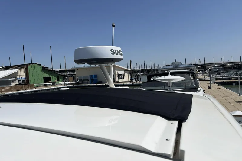 Slide: The Image of Sea Ray 320 Sundancer 2021 - 15