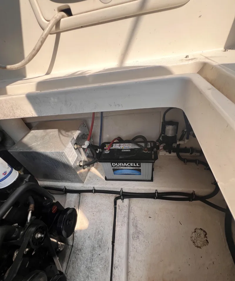 Slide: The Image of 2000 Wellcraft 45 Excalibur engine compartment with Duracell battery. - 44