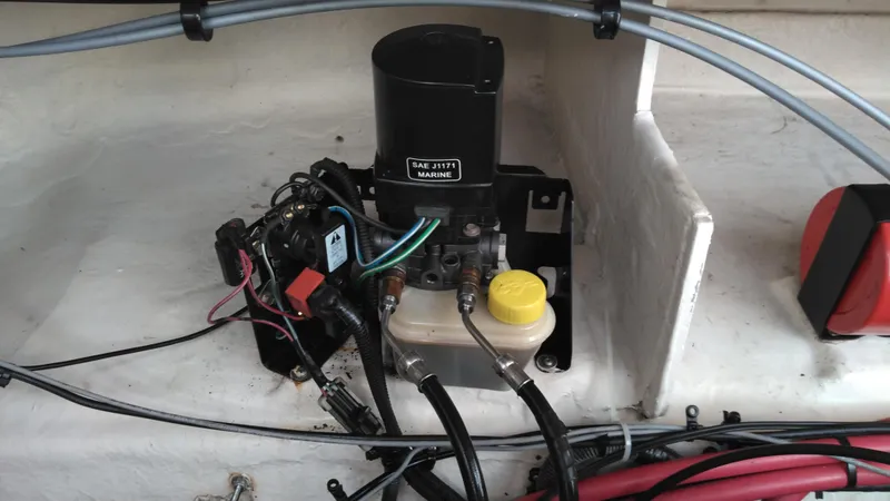 Slide: The Image of Hydraulic system of 2008 Sea Ray 260 Sundancer boat. - 35