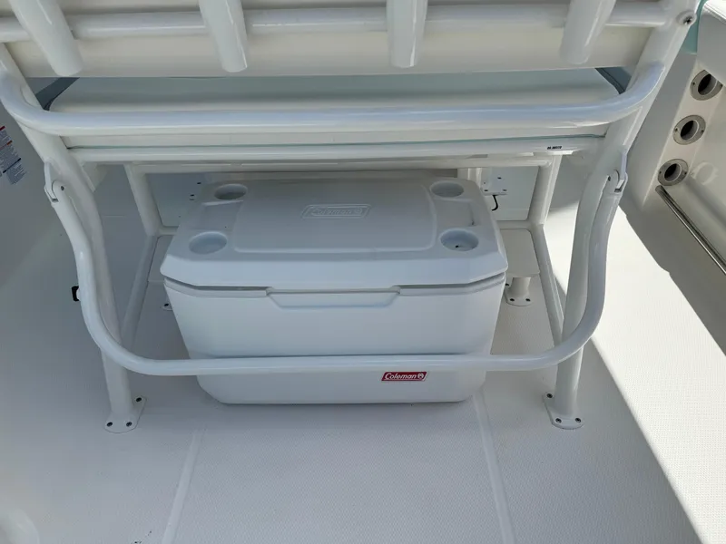 Slide: The Image of Robalo R242 Explorer 2022 - 19