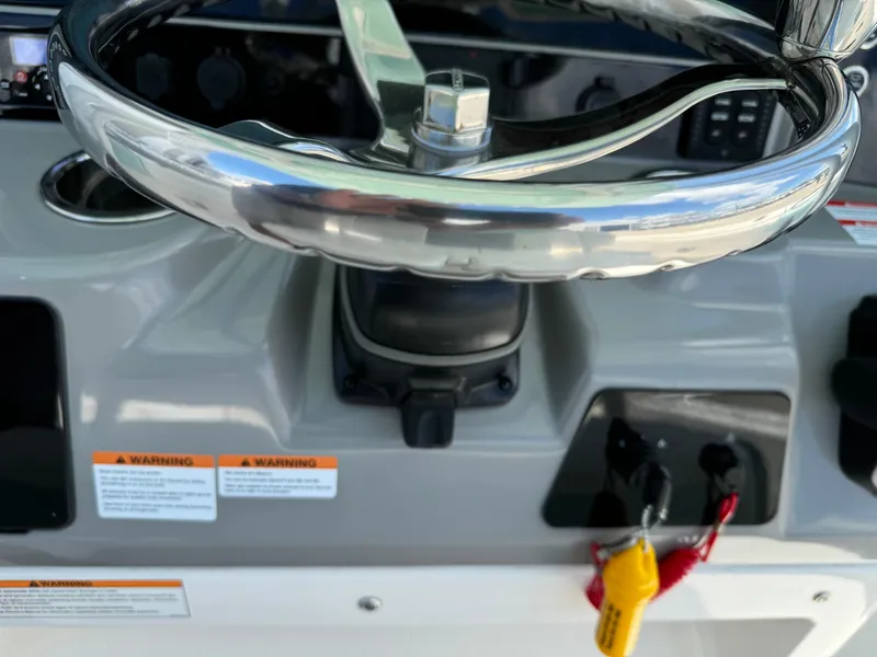 Slide: The Image of Robalo R242 Explorer 2022 - 20