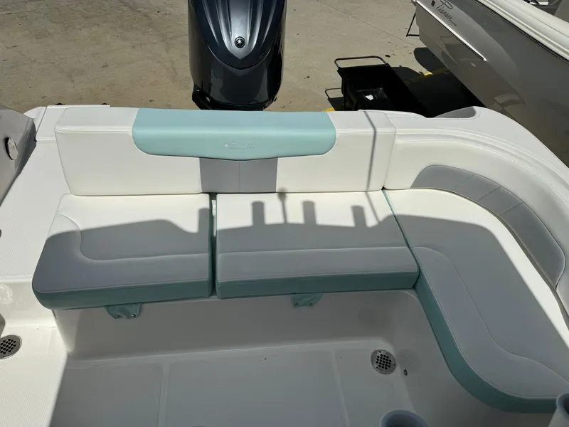 Slide: The Image of Robalo R242 Explorer 2022 - 22