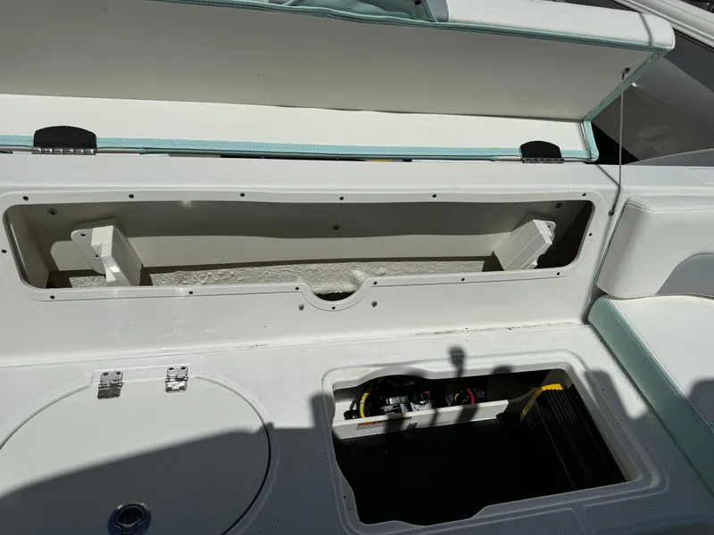 Slide: The Image of Robalo R242 Explorer 2022 - 25