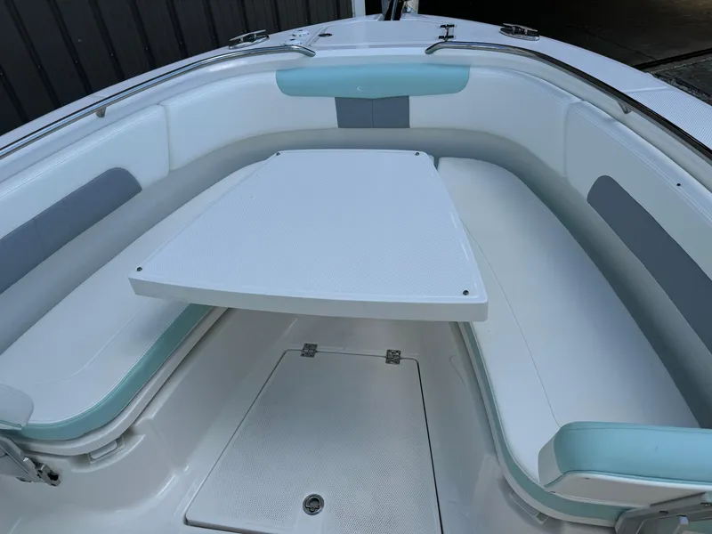 Slide: The Image of Robalo R242 Explorer 2022 - 31