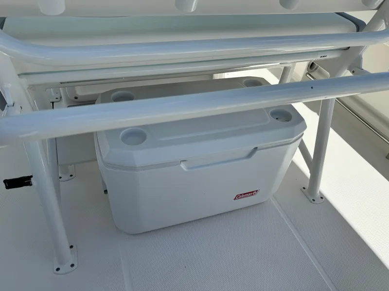 Slide: The Image of Robalo R242 Explorer 2022 - 40