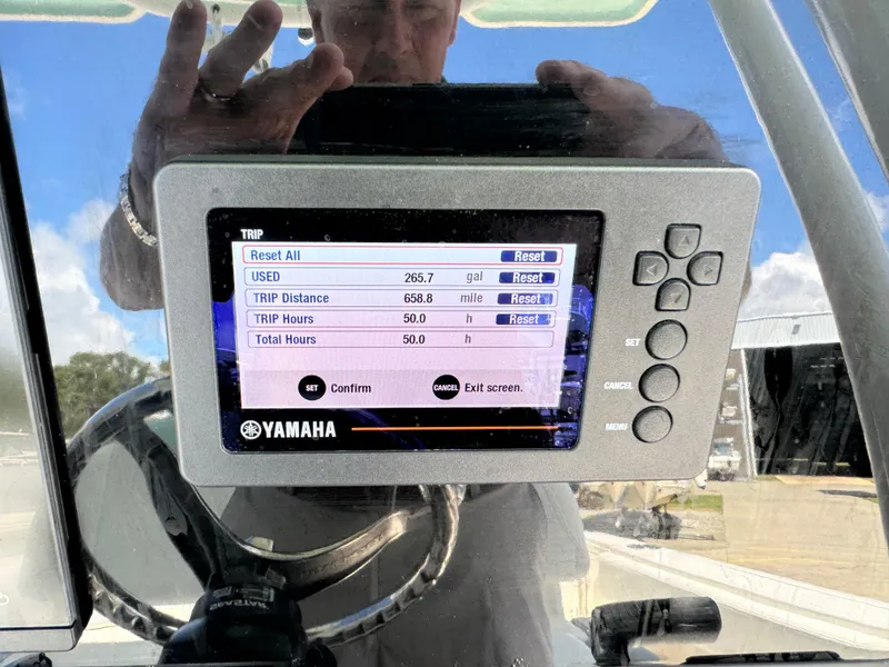 Slide: The Image of Robalo R242 Explorer 2022 - 41