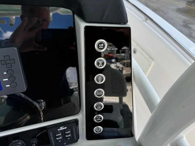 Slide: The Image of Robalo R242 Explorer 2022 - 44