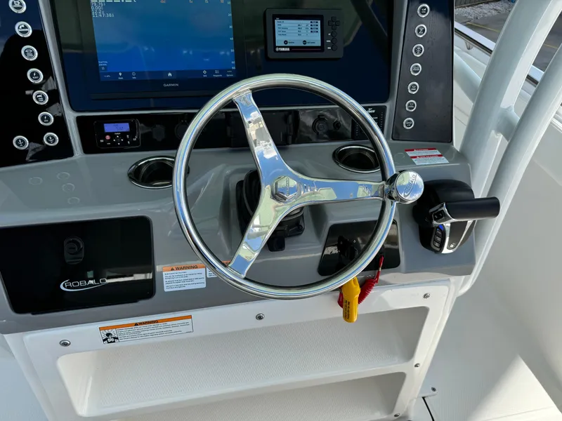 Slide: The Image of Robalo R242 Explorer 2022 - 46