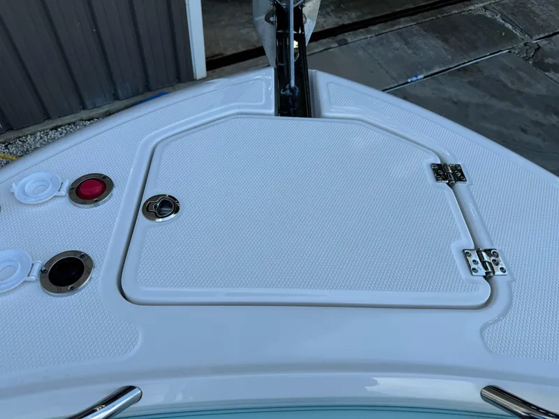 Slide: The Image of Robalo R242 Explorer 2022 - 47